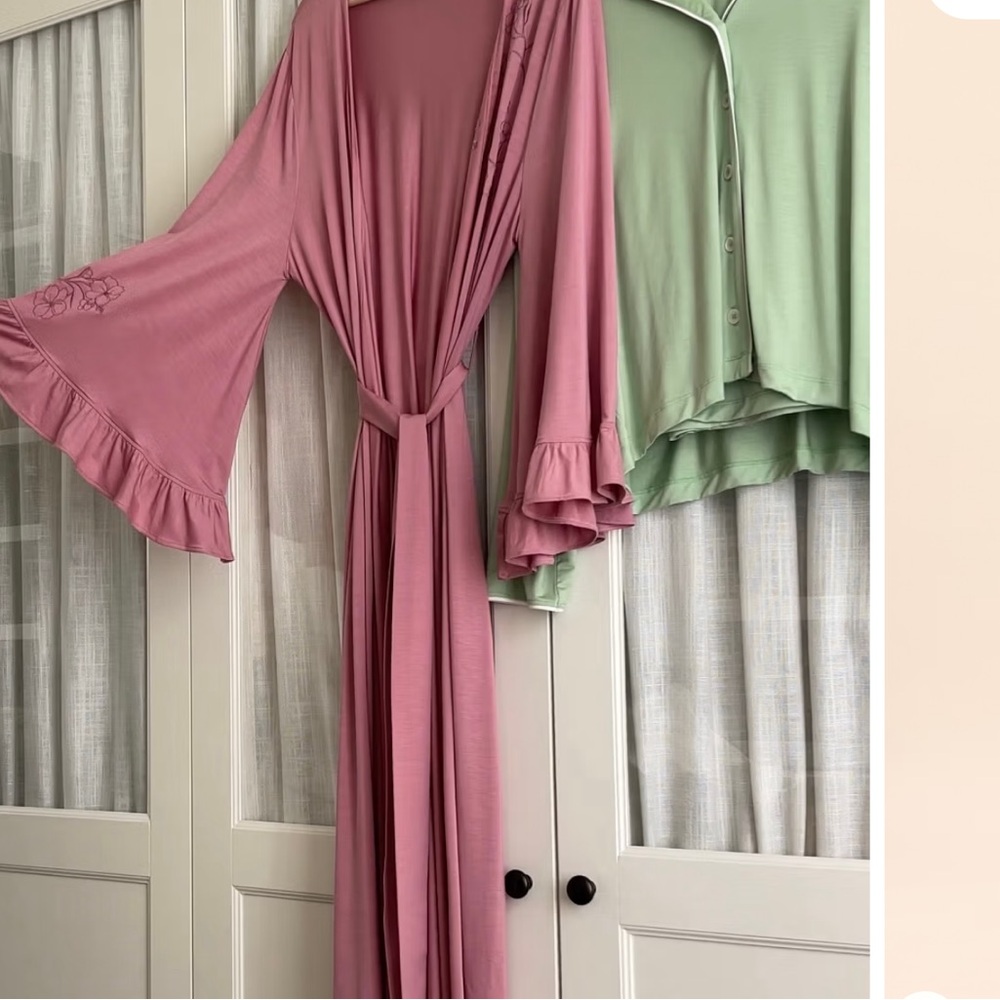ISO! Go Slow Embroidered Robe Dusty Pink